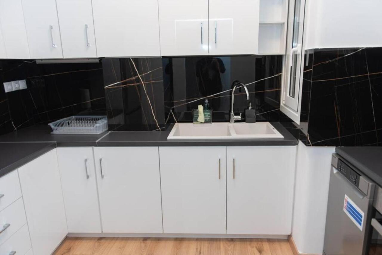Renovated Spacious Flat 7Min To Subway Station- Афины Экстерьер фото
