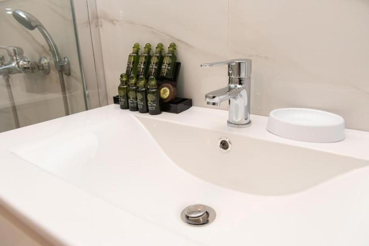 Renovated Spacious Flat 7Min To Subway Station- Афины Экстерьер фото